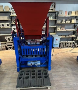 Máquina para Hacer Ladrillos de Cemento con Tolva, Producción Horaria de 515 Piezas, Ladrillos Huecos de 4 Pulgadas con Certificación CE. - Product Image 1