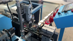 Machine de traitement du verre isolant YBKE PLC et à entraînement moteur, machine horizontale de scellement et de collage de verre à deux composants 380V - Product Image 4