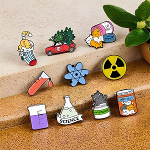 Ücretsiz özel yumuşak emaye yaka iğneler pirinç çinko alaşım siyah nikel rozeti altın kaplama amblemler pimleri - Product Image 1