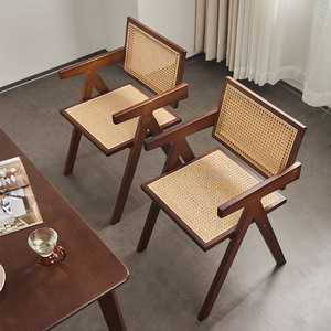 Chaise de salle à manger en rotin Chandigarh, couleur noyer, dossier en bois massif - Product Image 1