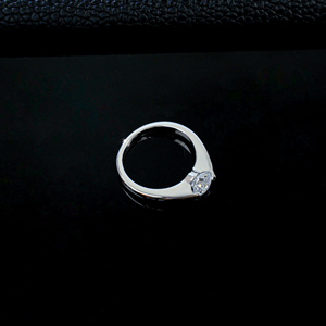 Bague en argent sterling S925 avec moissanite ronde solitaire, bague de promesse classique à bande torsadée, bijoux de fiançailles élégants pour femme - Product Image 6