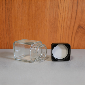 Vasetti quadrati in <span class=keywords><strong>vetro</strong></span> trasparente di alta qualità da 60ml 90ml 120ml con coperchi neri per la conservazione di balsami - Product Image 3