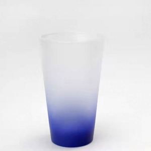 Gobelet dégradé givré de 17 oz en PP transparent, imprimé par transfert thermique, en forme de canette de bière - Product Image 3