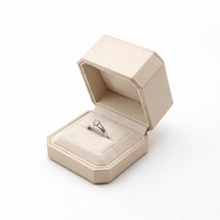 Boîte à bagues professionnelle OEM, forme personnalisée, en cuir PU rigide, avec insert en velours, logo gaufré, vente en gros pour marque privée
