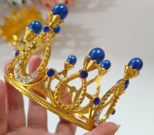 כתר מיני בצבע זהב ורוד עם פנינים, קריסטלים ואבני חן, מצופה רודיום, לקישוט עוגות לחתונה, ימי נישואין ומסיבות. - Product Image 2