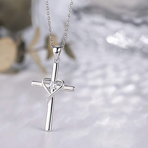 Collana con Ciondolo a Cuore Incrociato per Donne, Gioiello Portafortuna alla Moda - Product Image 3