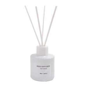 Difusor de Aromas Minimalista de 50 ml, Botella de Cerámica y Vidrio en Blanco y Negro para Aromaterapia, Decoración para el Hogar, Hotel, Spa y Estilo de Vida - Product Image 1