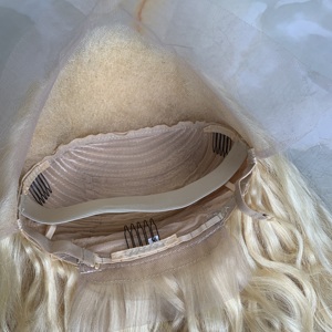Vente en gros # Perruque Lace Frontale Complète 13x4 Transparente, Cheveux Humains Vierges, Couleur Blond Miel 613, Ondulée, 26 Pouces, Fournisseur de Perruques Lace - Product Image 4