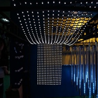 Écran vidéo mural en maille de pixels LED transparente pleine couleur P100 pour les événements