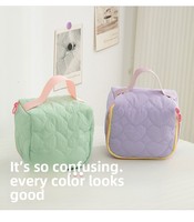 Pochette de maquillage en polyester matelassé avec logo personnalisé, fermeture à glissière, taille moyenne, organiseur de cosmétiques de voyage, pour femmes, vente en gros