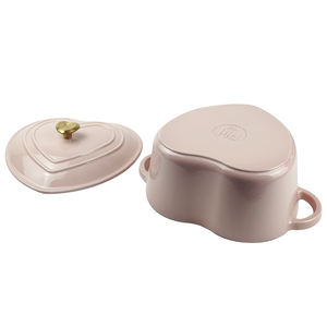 <span class=keywords><strong>Cocotte</strong></span> en fonte de 2 litres avec bouton en acier inoxydable en forme de cœur émaillé rose, idéale pour la cuisson au gaz - Product Image 4
