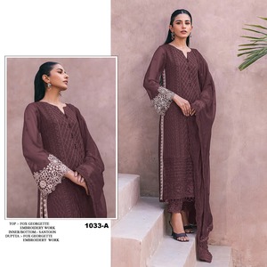 Elegante traje pakistaní de Georgette de imitación pesado con bordado rico, perfecto para bodas y fiestas, exportación desde la India - Product Image 2