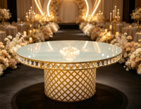 Table de banquet ronde de luxe en cristal avec base en grille dorée pour la location d'événements hôteliers