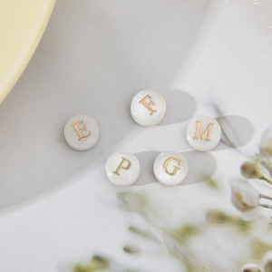 8*8mm 천연 해수 26자 알파벳 원형 조개 구슬 DIY 수제 팔찌 장신구 - Product Image 3