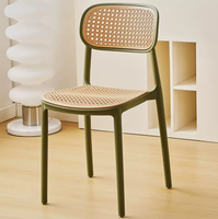 Chaises pour table à manger, chaise de salle à manger en plastique de conception italienne, chaise de salle à manger en rotin empilable, chaise de salle à manger en rotin pour l'extérieur