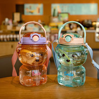 Bouteille d'eau en plastique en forme d'ours de miel, mignon, kawaii al por maier, de qualité alimentaire, vide, boba sans bpa, avec sangle en paille