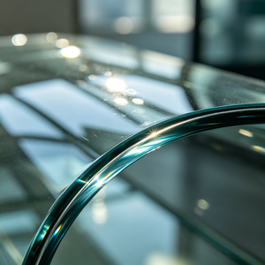 Panneaux de verre feuilleté trempé incurvé à chaud transparent de haute qualité, 4-19 mm, pour murs-rideaux et applications extérieures creuses - Product Image 1