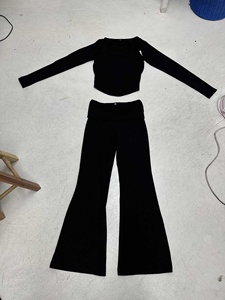 ชุดเซ็ต 3 ชิ้นสีดำสำหรับผู้หญิง เสื้อครอปแบบผูกคอ + เสื้อคลุม + กางเกงขาบาน สไตล์ลำลองแนวสตรีท - Product Image 5