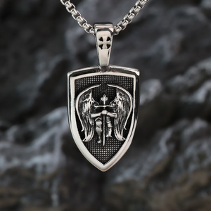 Pendentif Bouclier en Acier Inoxydable Saint Michel Archange, Collier pour Homme, Bijou Tendance, Cadeau Idéal pour Assortir aux Vêtements - Product Image 1