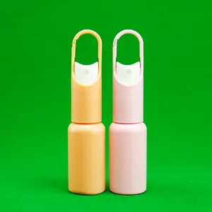 新しいデザイン30mlプラスチック香水瓶フック付きカラフルなキーホルダースプレーボトル、ロゴ印刷とシール付きアイシャドウ用