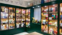 Boîte d'emballage cosmétique de luxe en carton rigide recyclable sur mesure avec plateau intérieur en EVA, pelliculage mat et fermeture magnétique pour flacons