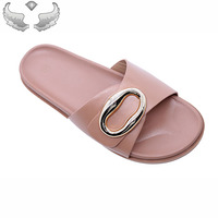 Sandales plates décontractées pour femmes, nouvelle collection été, design tendance, confortables, rétro et légères, respirantes, sandales à enfiler pour femmes