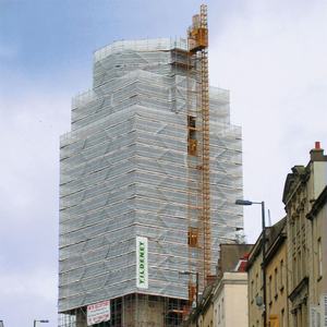 Lona de Polietileno Reforzada Jetway para Andamios, 1000D, Impermeable, con Tratamiento UV, Servicio de Corte, Grosor de 6/12 Mil, Malla 3x4 - Product Image 2