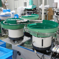 Machine d'assemblage de pièces plastiques entièrement automatique NBTY 4kW à commande PLC pour pulvérisateurs à gâchette, pompes à mousse pour lotions et cosmétiques, garantie 1 an