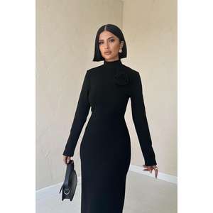 Robe de soirée noire en crochet à motif de roses, taille XS, coupe bal, courte, longueur ras du sol, pour soirée formelle, vente en gros - Product Image 3