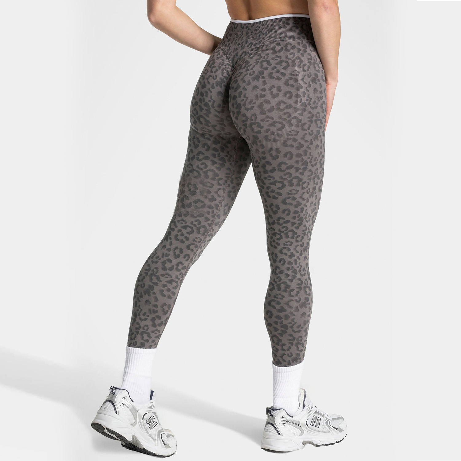 Graphite-gray leopard print
