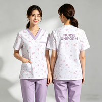 Seragam Kerja Medis Set Scrub Katun Poliester Desain Logo Custom Print dan Bordir Multi-Saku untuk Perawat