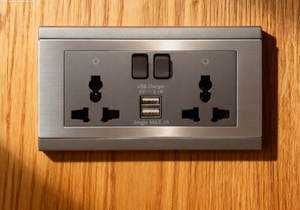 Prise <span class=keywords><strong>universelle</strong></span> double MGA avec interrupteur, indicateur et USB 304 Grade Acier inoxydable Argent Cuivre Ignifuge PC SPCC - Product Image 2