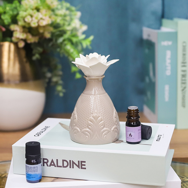 Ceramic Porcelain Flower Shape BPA Free Handcrafted Aromatherapy Stone Essential Oil Diffuser 3-Month Fragrance Release