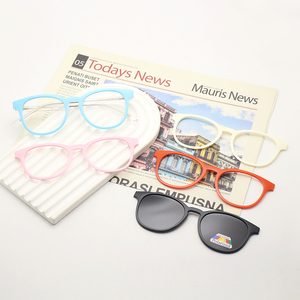 男女兼用偏光光学メガネ磁気クリップ付き軽量ハンギングピース近視ソリッドパターンポーチ - Product Image 2