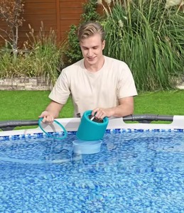 Kit d'entretien de piscine Deluxe pour distributeur de produits <span class=keywords><strong>chimiques</strong></span> en PVC hors sol 58237 avec aspirateur et skimmer - Product Image 3