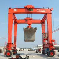 Grue portique de 100 tonnes pour le levage de yachts, grue portique à pneus en caoutchouc pour le levage de bateaux pour chantier naval
