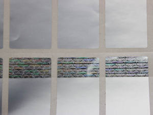 Autocollant de vide holographique à matrice de points personnalisé avec micro texte et couche transparente s'il est retiré, il se cassera en petits morceaux - Product Image 4