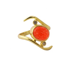 Bague en cornaline avec zircon cubique plaqué or coupe lisse Orange forme ovale pierre précieuse bijoux conçus à la main matériau principal en laiton - Product Image 4