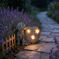 Solarbetriebene Haustier-Gedenkstatue mit schlafendem grauem Hund, herzförmiger Stein mit leuchtendem Pfotenabdruck und Blumen-Ausschnitten