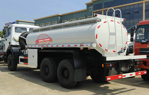 Camions-citernes AWD Beiben 6x6 de 15 tonnes avec réservoirs de carburant, tuyau de distribution et buse, camions de <span class=keywords><strong>livraison</strong></span> de diesel à prix réduit pour la vente - Product Image 2
