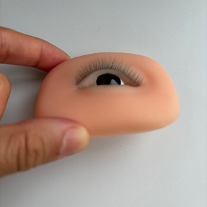 Mannequin d'entraînement carré en silicone imperméable à 3 couches pour extensions de cils, outil de beauté, garantie 1 an, GZ RTS en gros - Product Image 2