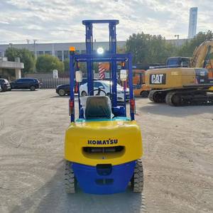 Chariot élévateur diesel Komatsu FD30 3 tonnes d'occasion, d'origine japonaise, pour la manutention de matériaux. - Product Image 3