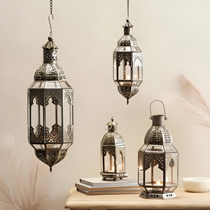 Farol Marroquí Moderno Hecho a Mano de Hierro y Vidrio Plateado con Diseño en Relieve para Hogar, Hotel, Jardín - Decoración de Iluminación Elegante - Product Image 1