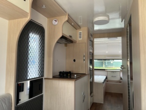 Remolque de Viaje Moderno en Forma de Lágrima, Ligero, para 4 Personas, Autocaravana para Viajes por Carretera y Campamentos al Aire Libre - Product Image 4