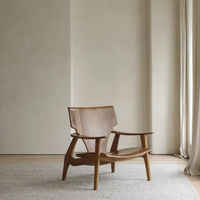 Geschwungener Massivholz-Freizeitstuhl Ergonomischer Geformter Holzrücken Wohnzimmer-Akzent-Loungesessel