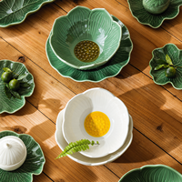 Ensemble de 6 assiettes de service en céramique peintes à la main, formes de feuilles vertes avec bord irrégulier, feuillage moderne par LovingHome Design