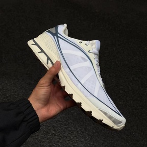 Chaussures de sport polyvalentes pour hommes et femmes, respirantes, avec empeigne en mesh, amorti léger, style jogging quotidien, baskets Saucony. - Product Image 3