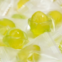 Op maat gemaakte, bulk, afpelbare gummy snoepjes, halal gecertificeerd, groene appel smaak, zoetzuur, diverse fruit smaken, rechtstreeks van de fabriek.