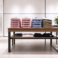 Présentoir de Vêtements pour Magasin : Table Îlot en Bois, Porte-vêtements en Métal Noir, Étagères, CE ETL, Vente en Gros pour Boutiques