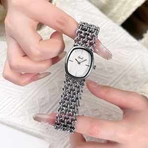 High End Oval <b>Ladies</b> <b>Watch</b> Chic <b>Bracelet</b> Design Retro Quartz Timepiece OEM/ODM Custom <b>Watch</b> - Product Image 5